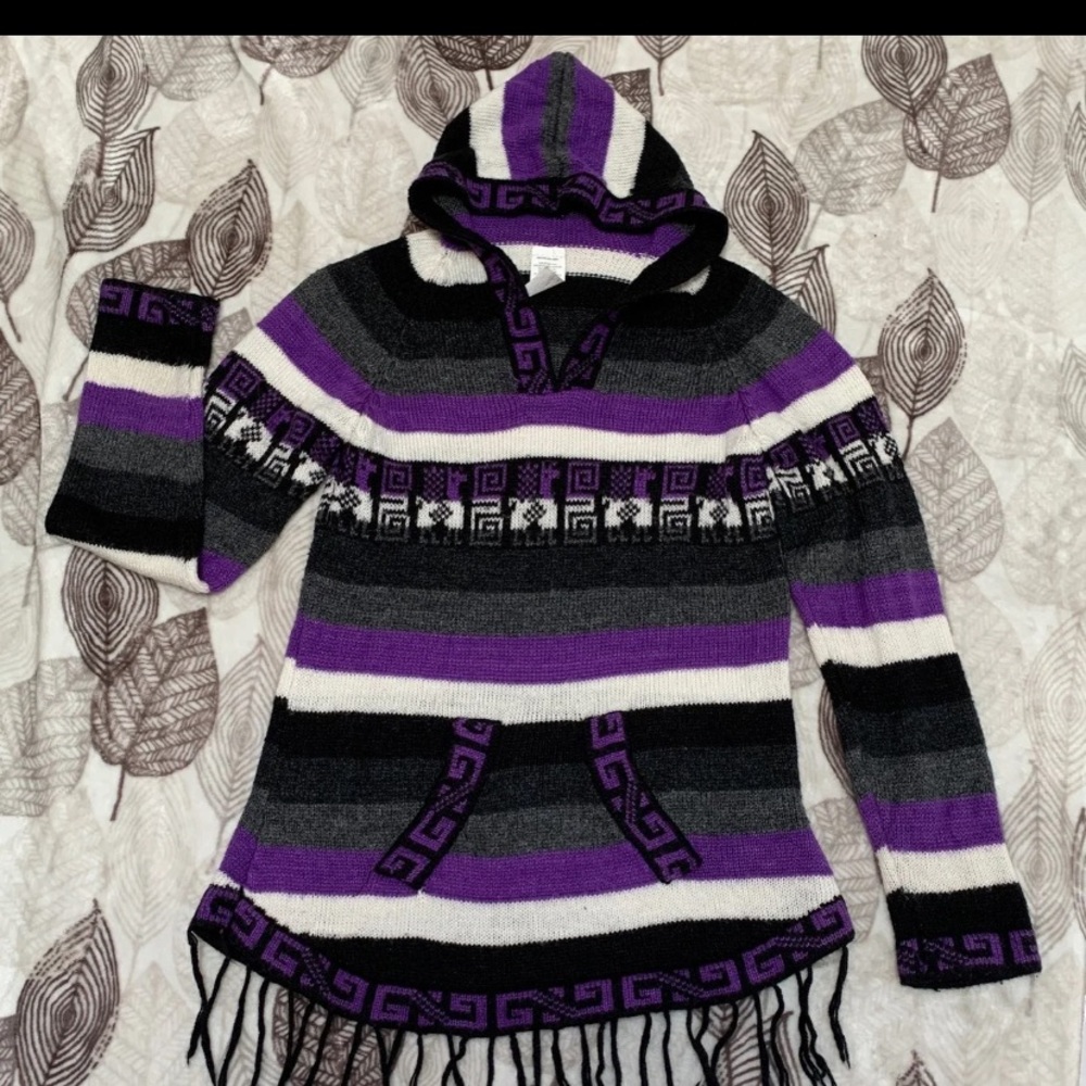 Hooded sweater alpaca design